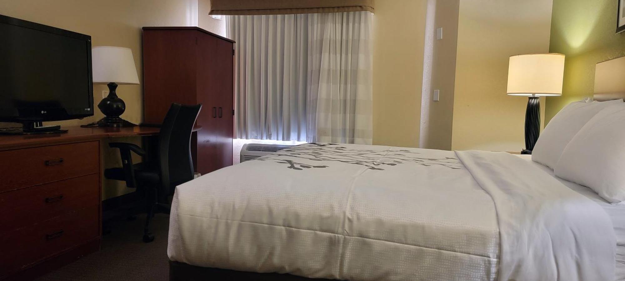Sleep Near Ft. Jackson Gasthof 2*