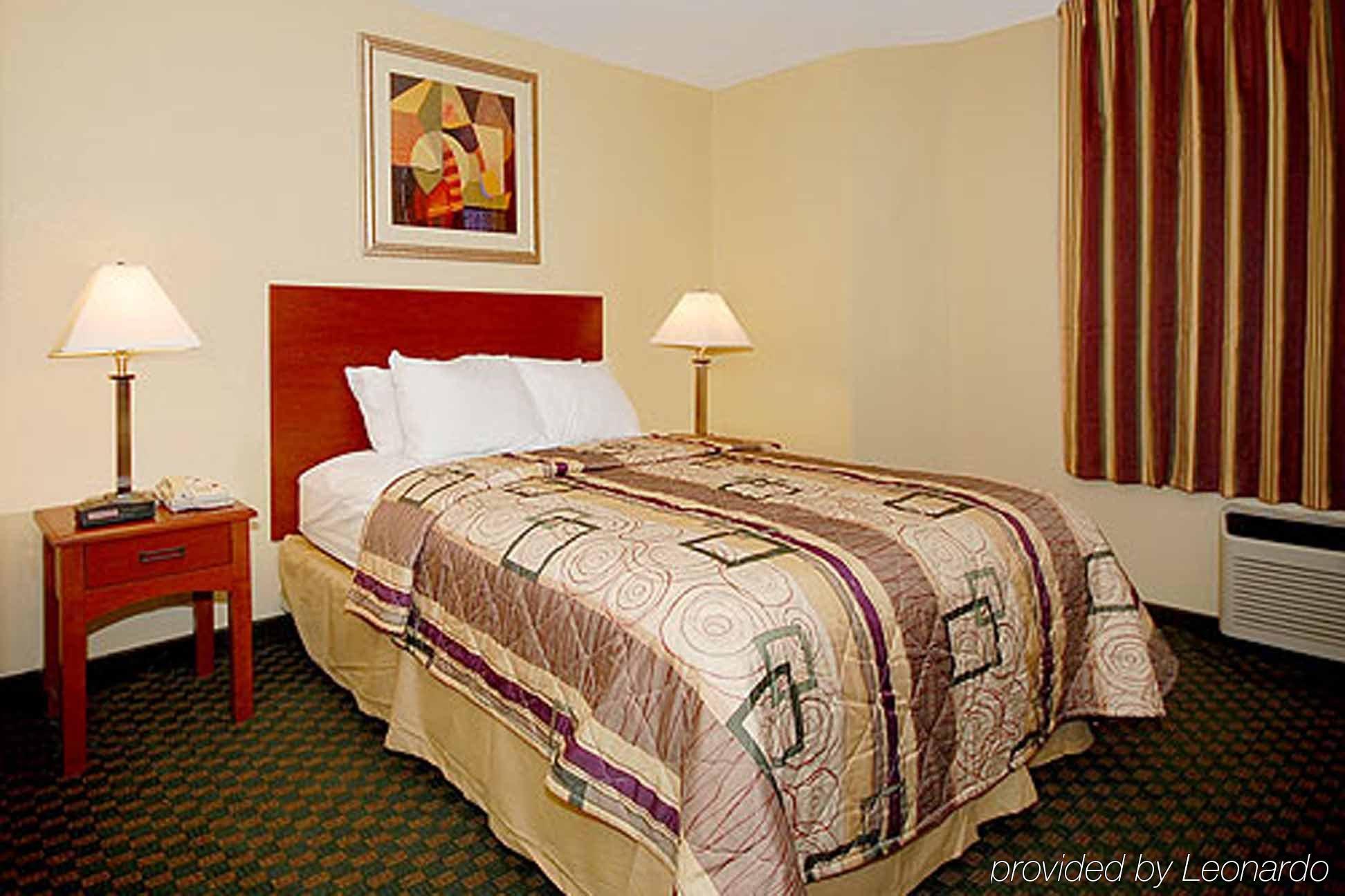 Sleep Near Ft. Jackson Gasthof 2*