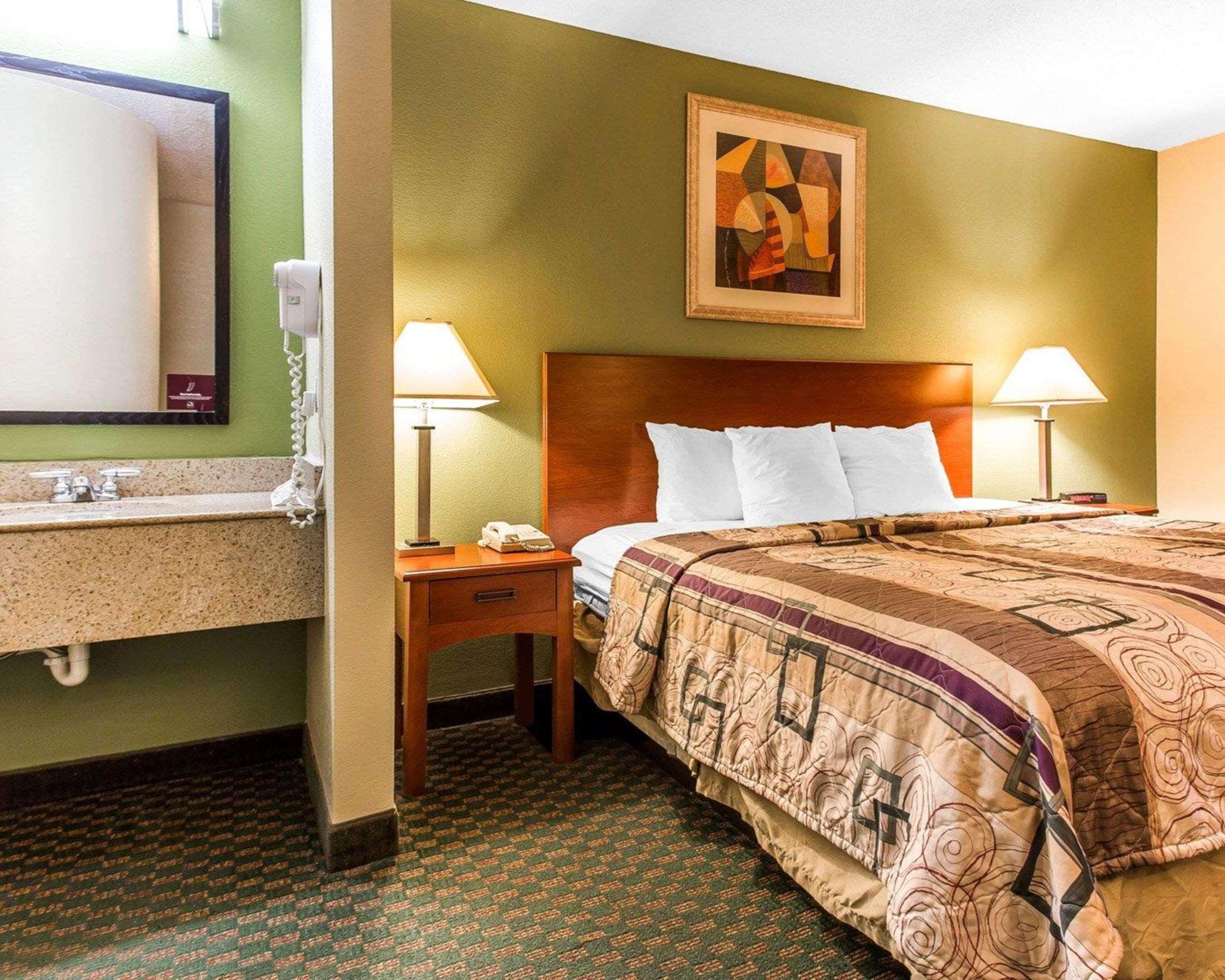 Inn Sleep Near Ft Jackson 2*